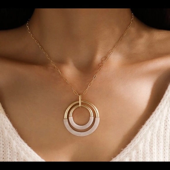 2/$15- Goldtone Faux Pearl Circle Necklace - Picture 2 of 2